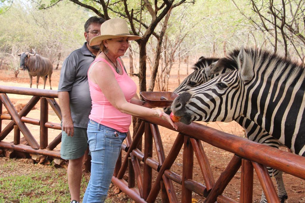 Genet House Holiday Home Marloth Park Ngoại thất bức ảnh